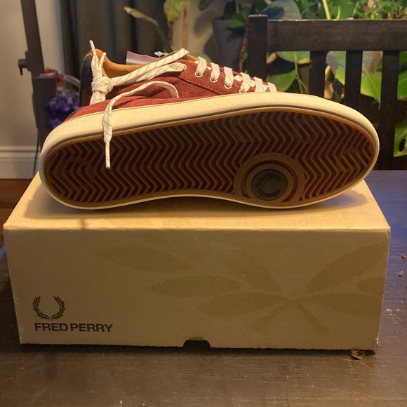 Fred Perry Hopman Suede sneaker NIB size 5.5 - Picture 3 of 5